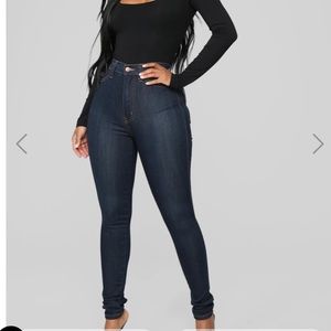 High rise dark wash jeans! Worn once